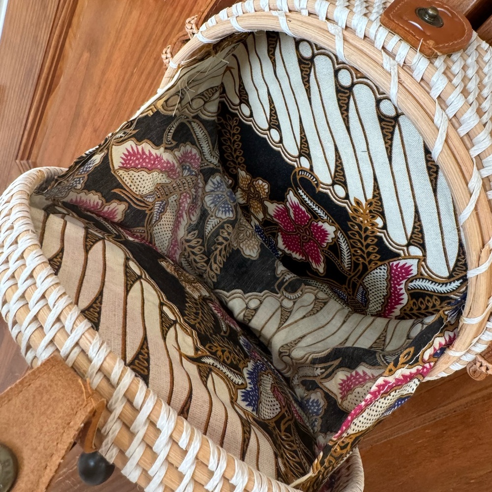 Handcrafted Purse - Picture 5 of 5